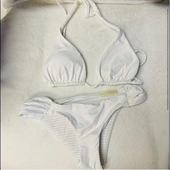 Vitamin A White with Silver Pinstripes Reversible Bikini Size 4 - Picture 3 of 8